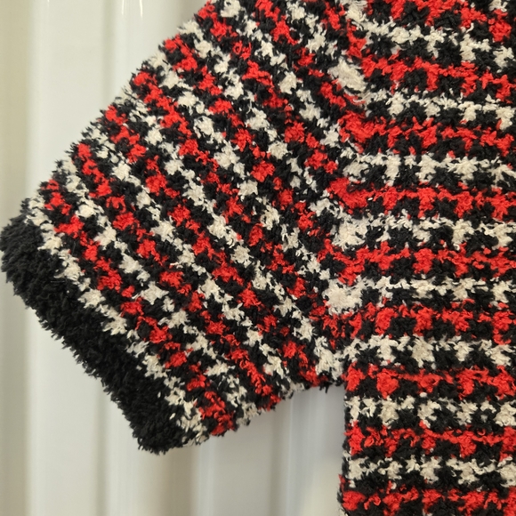 POL Textured Tweed Scoop-Neck Crop Top in Red/Black - Picture 4 of 5